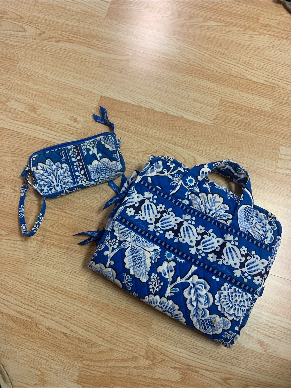 Like new Vera Bradley travel cosmetic toiletry jewelry bags! - Picture 3 of 3